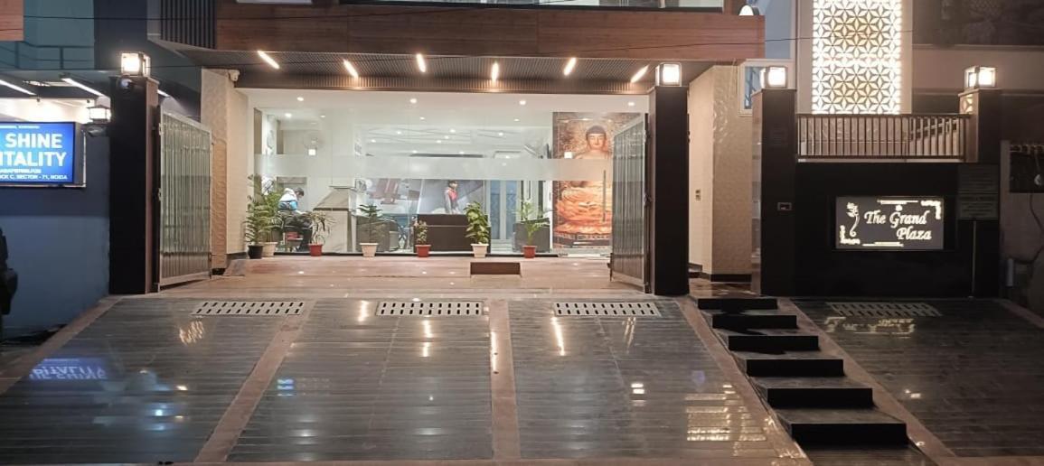 The Grand Plaza Hotel Noida Exterior photo